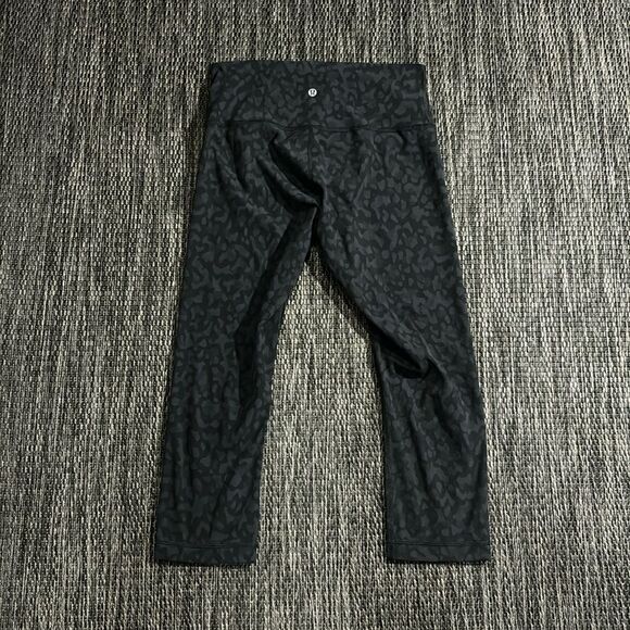 Lululemon Wunder Under Crop (High-Rise) *Full-On Luxtreme 21.5” - Picture 2 of 8